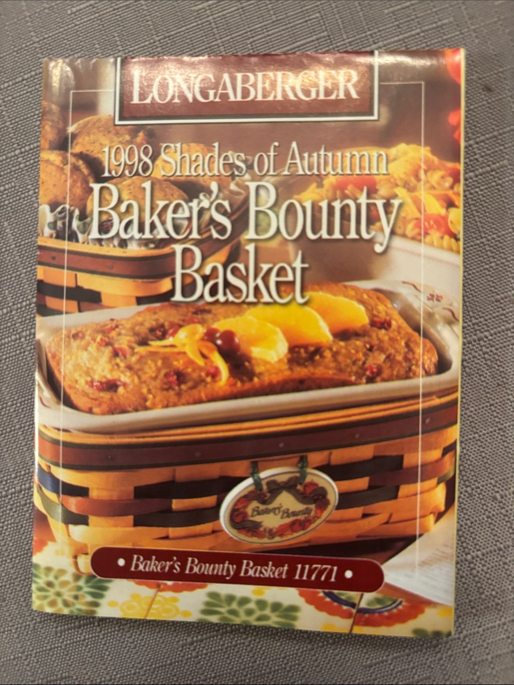 Longaberger 1998 Shades of Autumn Bakers Bounty Basket with Lid. - Picture 3 of 3